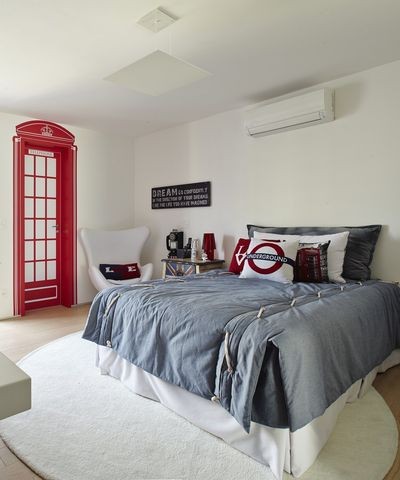高雅红色新古典风格70平米公寓卧室装修效果图