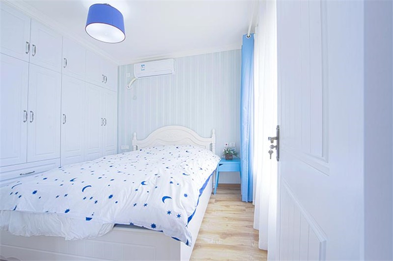 绚烂多彩的地中海风格70平米一居室卧室装修效果图