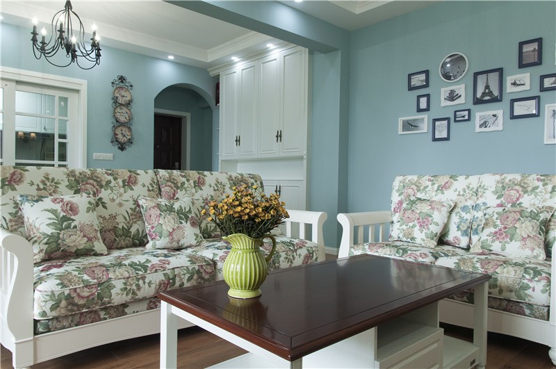 温馨蓝调的地中海风格100平米三居室客厅装修效果图
