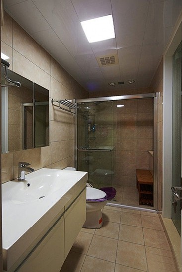 特色的地中海风格130平米四居室卫生间装修效果图