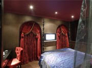 神秘色彩的东南亚风格一居室卧室装修效果图