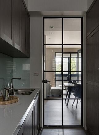 原木元素现代简约风格40平米公寓厨房橱柜装修效果图