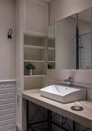 原木元素现代简约风格40平米公寓卫生间浴室柜装修效果图