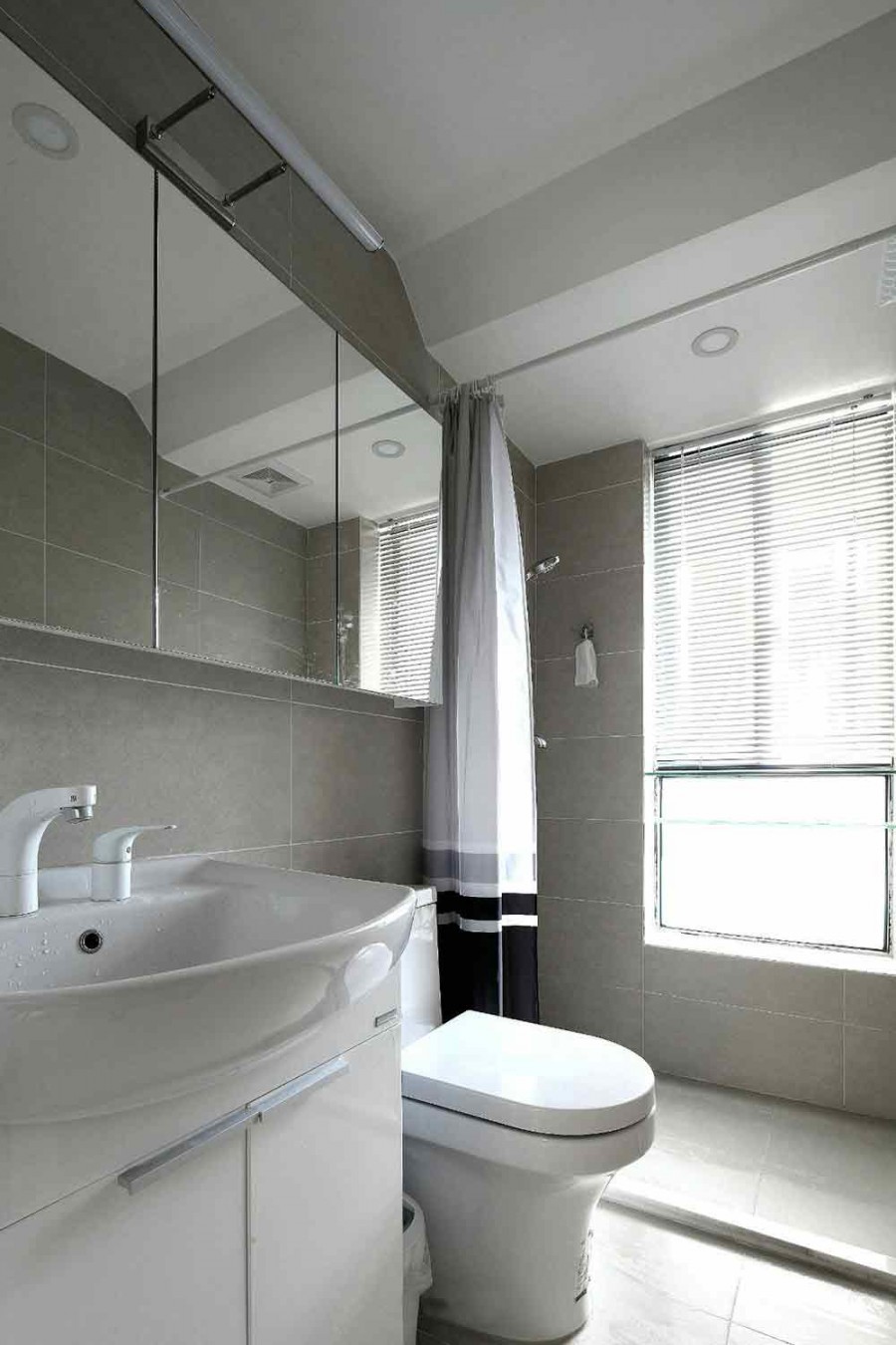 大方时尚现代简约风格100平米四居室卫生间浴室柜装修效果图
