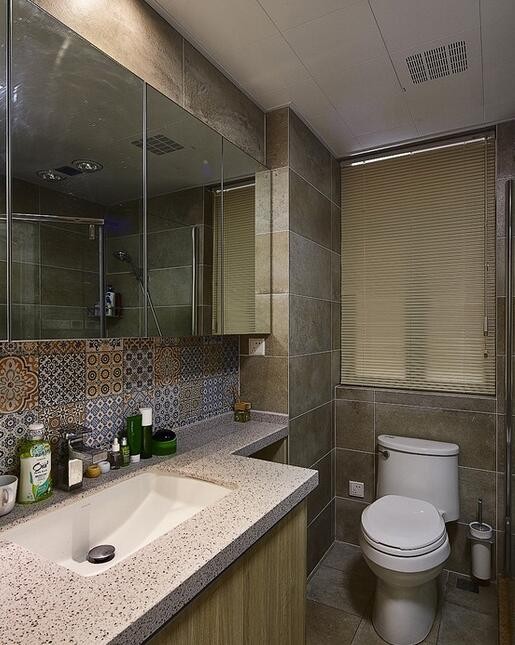 木质怀旧简约风格80平米二居室卫生间浴室柜装修效果图