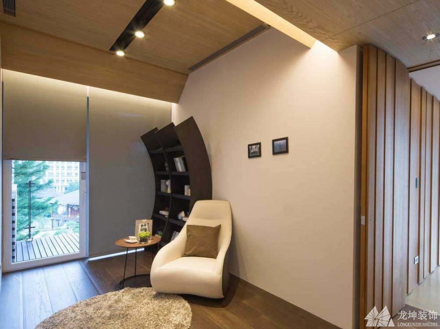 自然生动现代简约120平米复式loft书房背景墙装修效果图