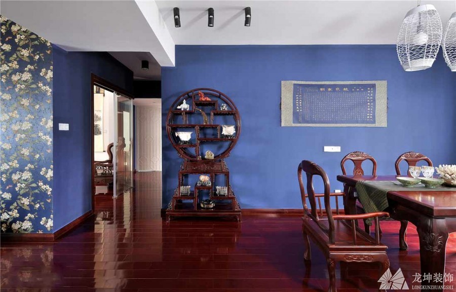 中式典雅文艺100平米二居室客厅背景墙装修效果图