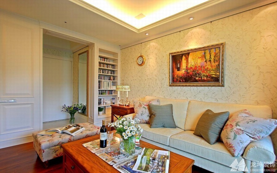 浪漫温暖美式风格110平米三居室客厅背景墙装修效果图