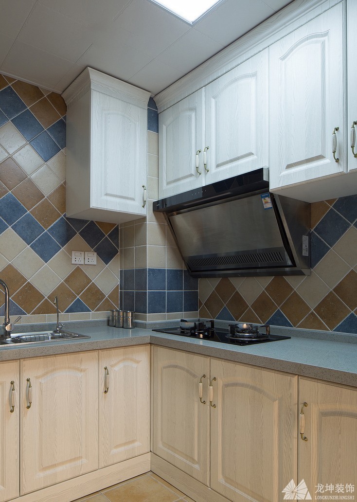 蓝色温馨欧式风格90平米二居室厨房橱柜装修效果图
