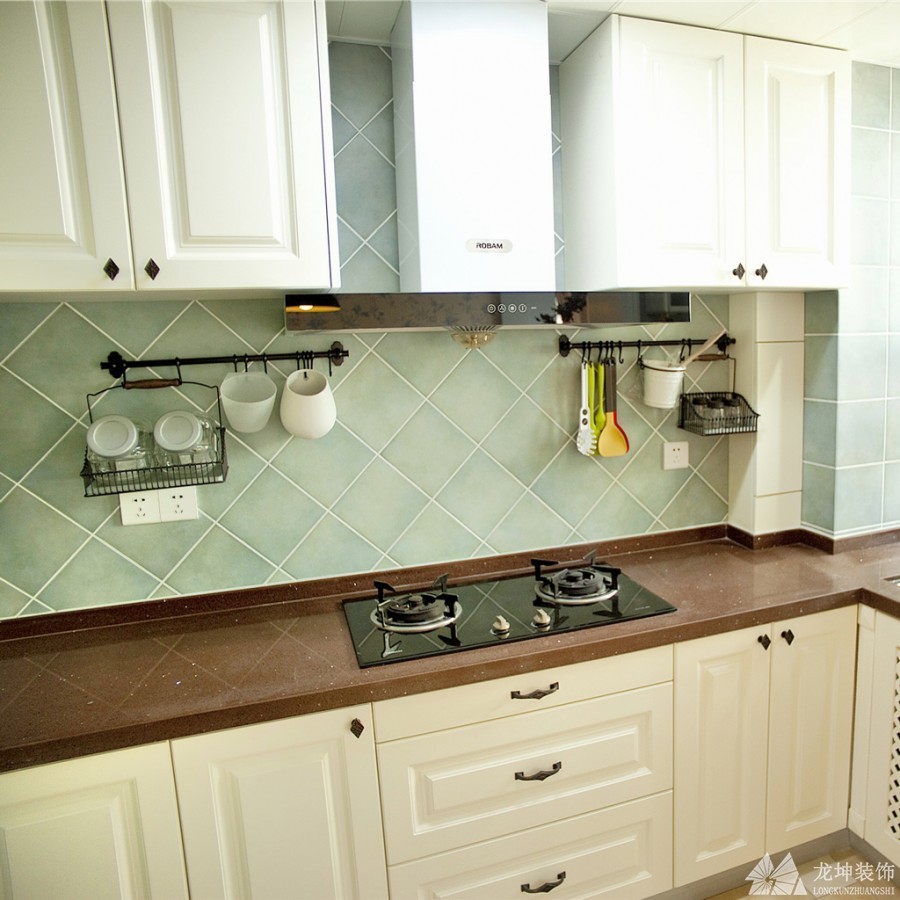 唯美时尚欧式风格80平米二居室厨房橱柜装修效果图