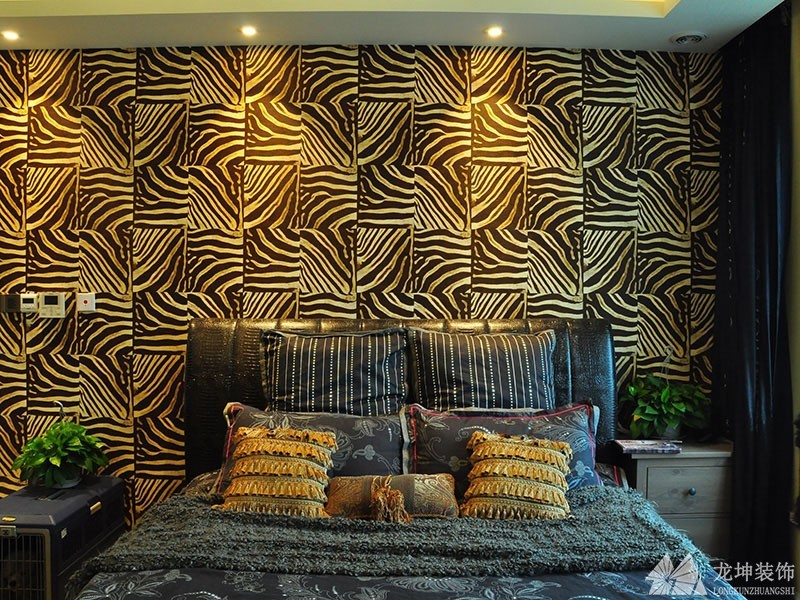流金岁月欧式100平米三居室卧室背景墙装修效果图