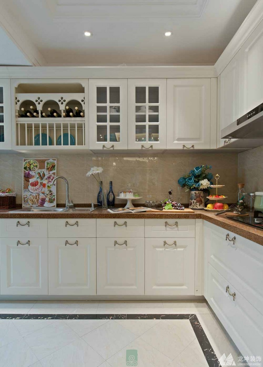 欧式清新淡雅130平米三居室厨房橱柜装修效果图