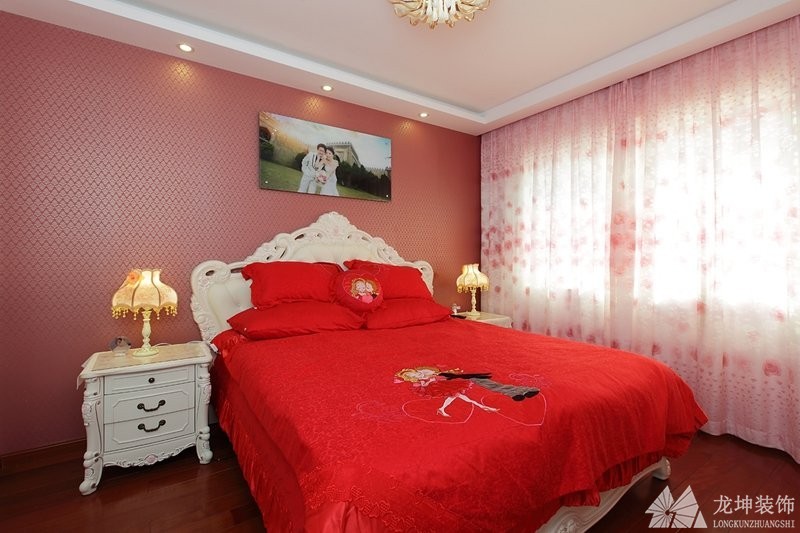 华贵温馨欧式风格120平米三居室卧室窗帘装修效果图