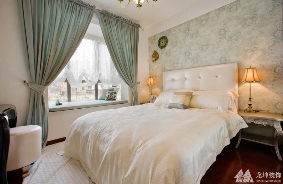 浪漫奢华欧式风格110平米三居室卧室背景墙装修效果图