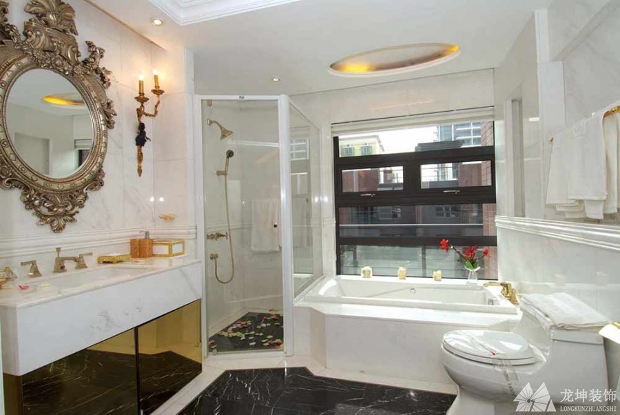 欧式宫廷精致280平米别墅卫生间浴室柜装修效果图