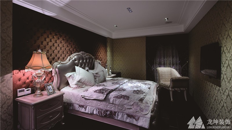 柔和奢华欧式风格300平米别墅卧室背景墙装修效果图