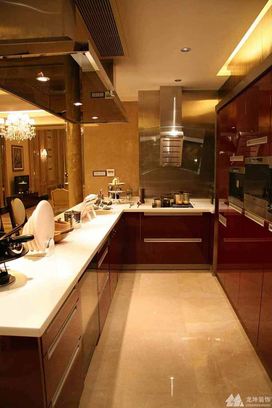 奢华深沉欧式风格220平米别墅厨房橱柜装修效果图