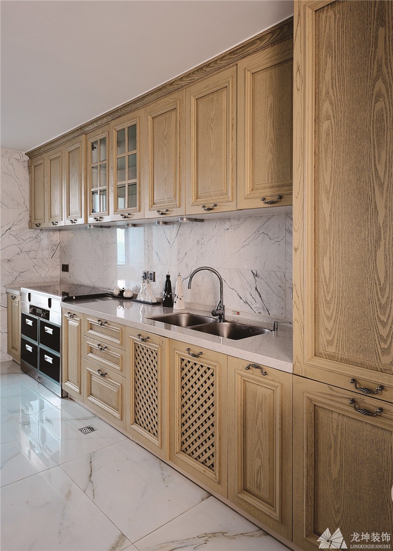 柔和奢华欧式风格300平米别墅厨房橱柜装修效果图