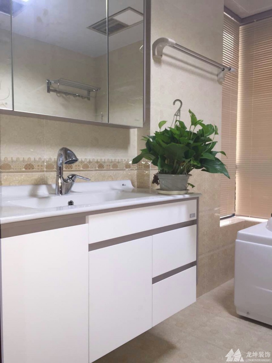 原木色中式风格80平米二居室卫生间浴室柜装修效果图
