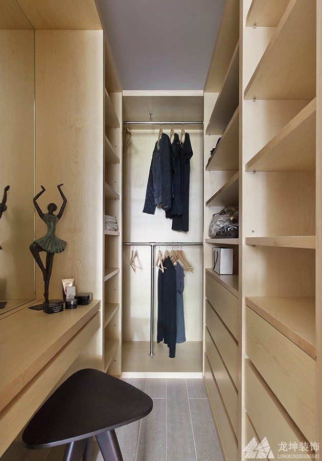灰色现代中式100平米三居室卧室衣柜装修效果图