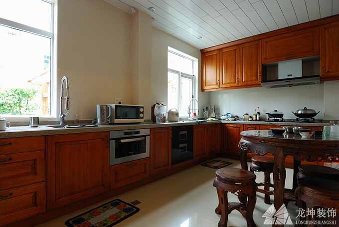 温和简约中式风格300平米别墅厨房橱柜装修效果图