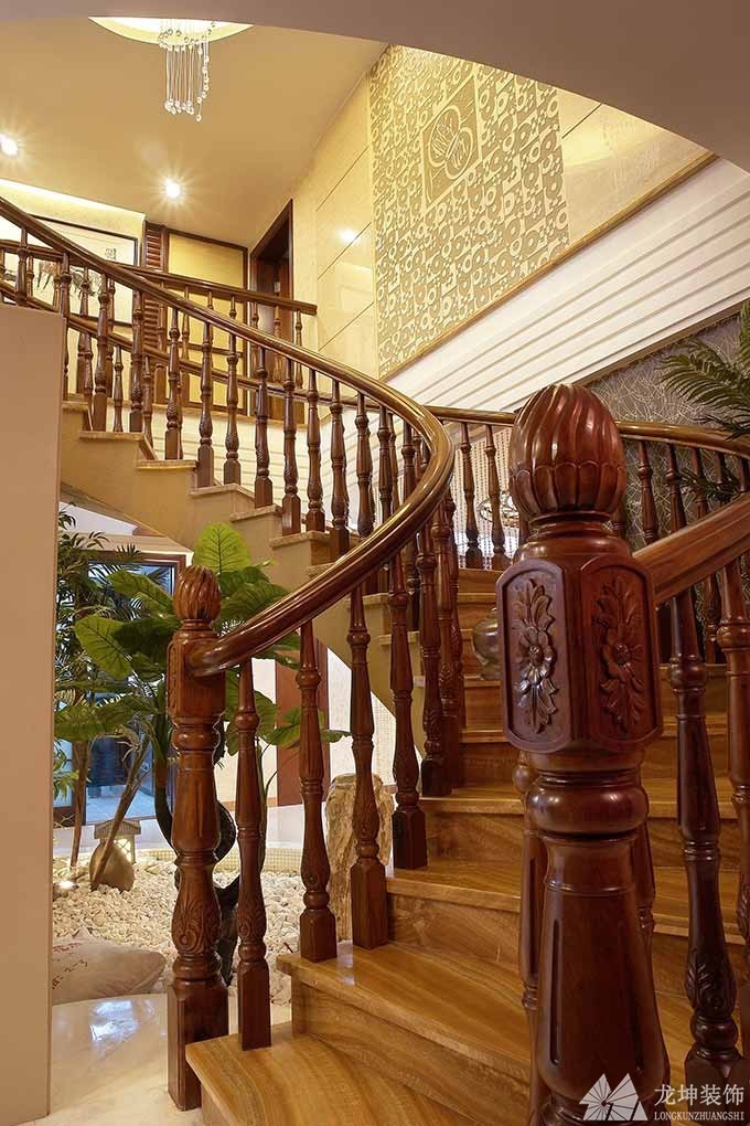 大气典雅中式400平米别墅客厅楼梯装修效果图