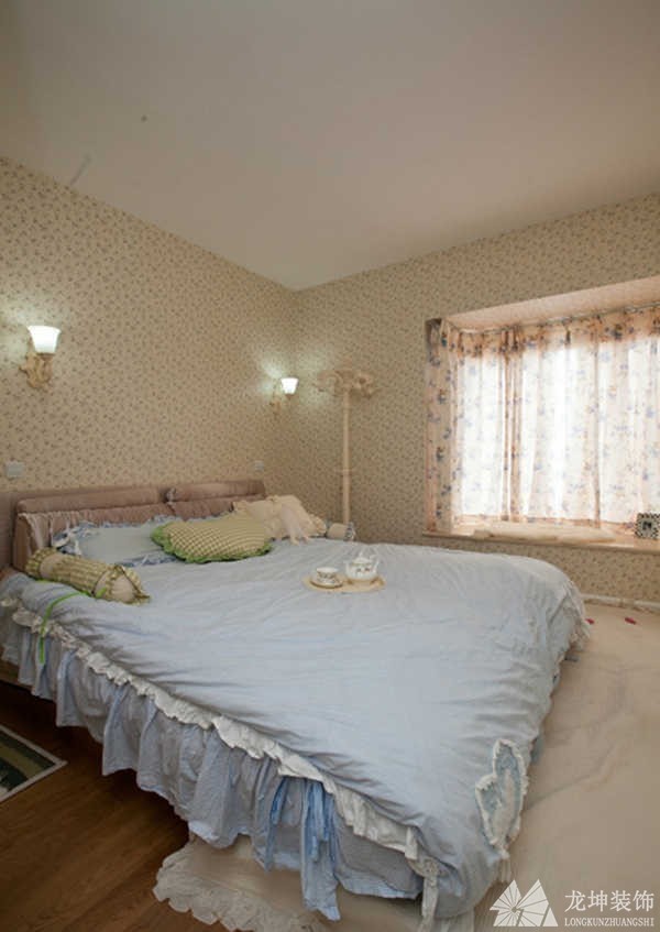 舒适浪漫田园风格90平米二居室卧室背景墙装修效果图