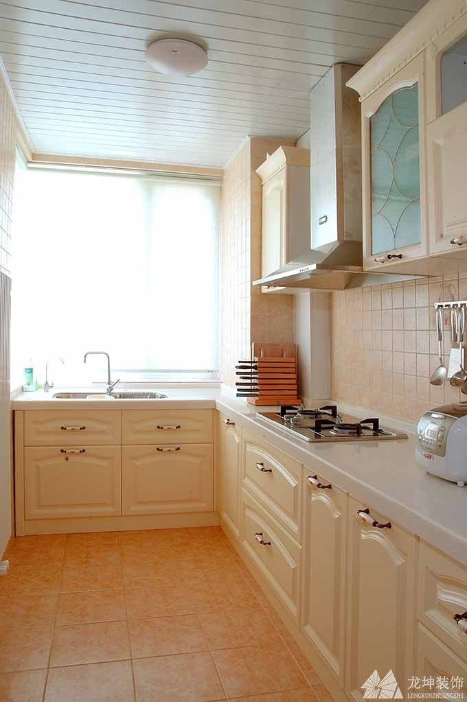 粉色系田园风格100平米二居室厨房橱柜装修效果图