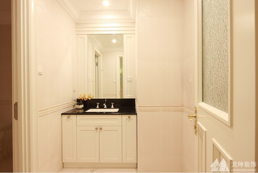清新温暖田园风格85平米二居室卫生间浴室柜装修效果图