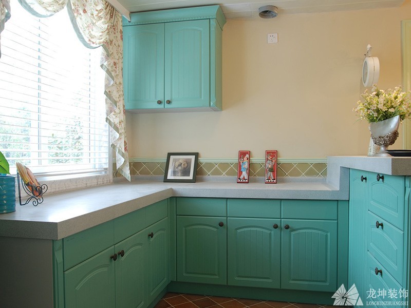 温暖阳光田园风格110平米三居室厨房橱柜装修效果图