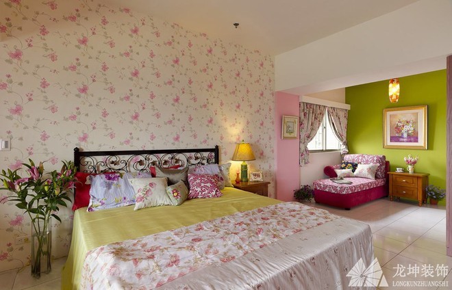 紫色浪漫田园风格85平米二居室卧室背景墙装修效果图
