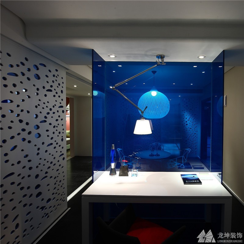 蓝色魅力简约风格90平米二居室书房背景墙装修效果图
