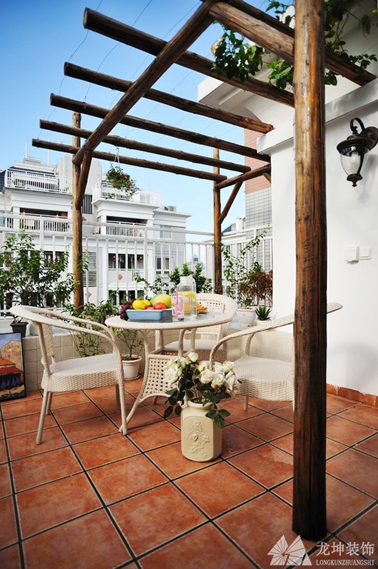 白色温馨地中海风格90平米二居室阳台装修效果图