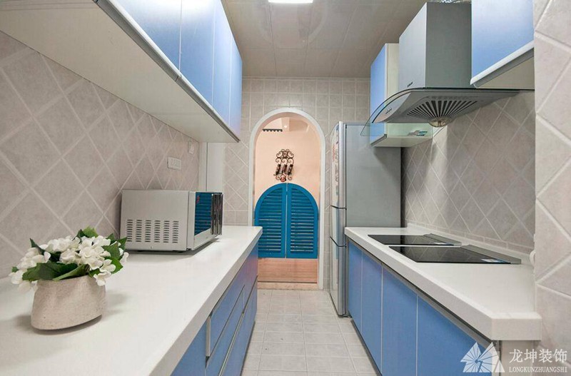 清爽淡雅地中海风格90平米二居室厨房橱柜装修效果图