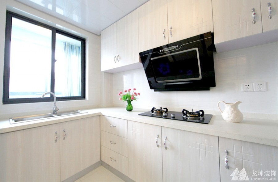 清新雅致地中海风格100平米二居室厨房橱柜装修效果图