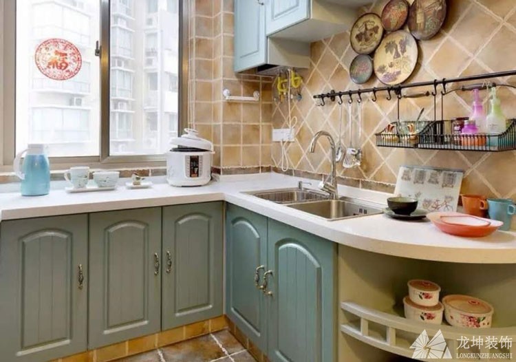 蓝白复古地中海风格130平米三居室厨房橱柜装修效果图