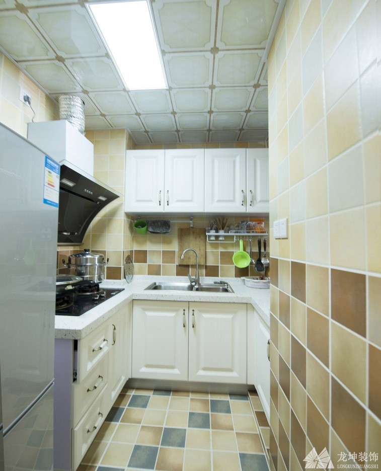 彩色雅致地中海风格140平米三居室厨房橱柜装修效果图