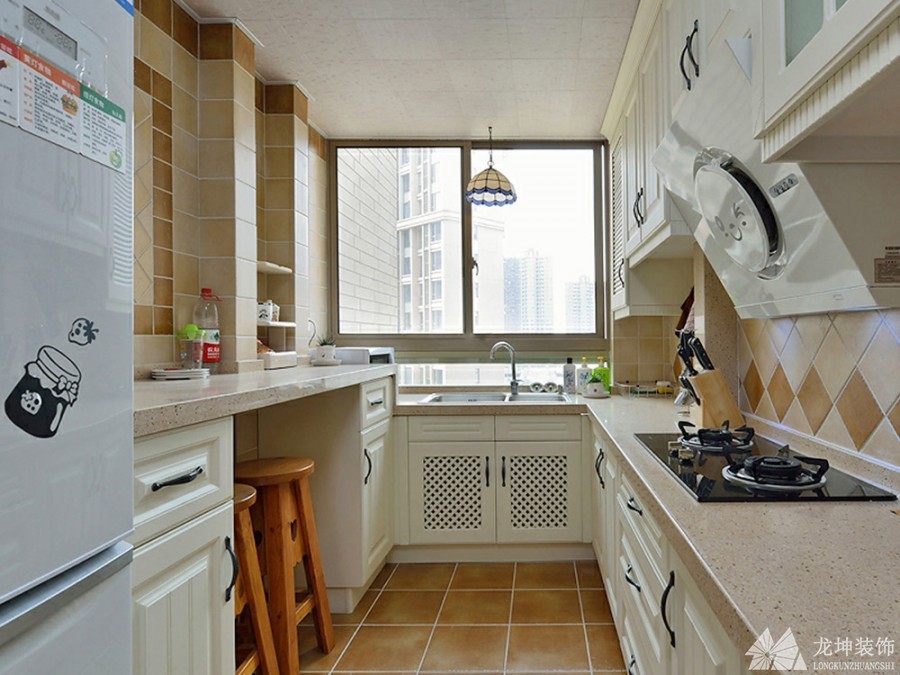 蔚蓝休闲地中海风格110平米三居室厨房橱柜装修效果图