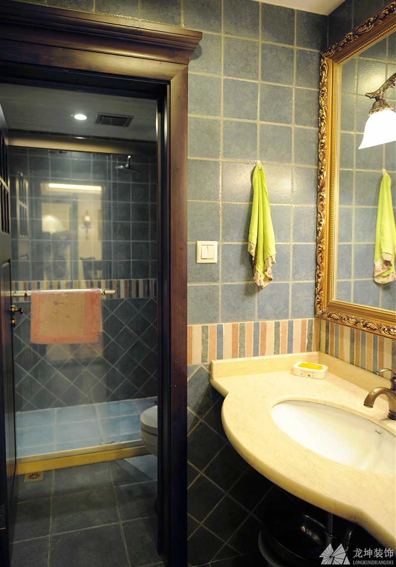随性别致美式风格110平米三居室卫生间浴室柜装修效果图