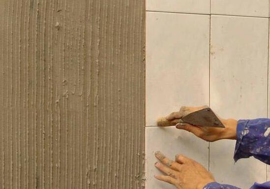 贴瓷砖用瓷砖胶还是水泥更好？
